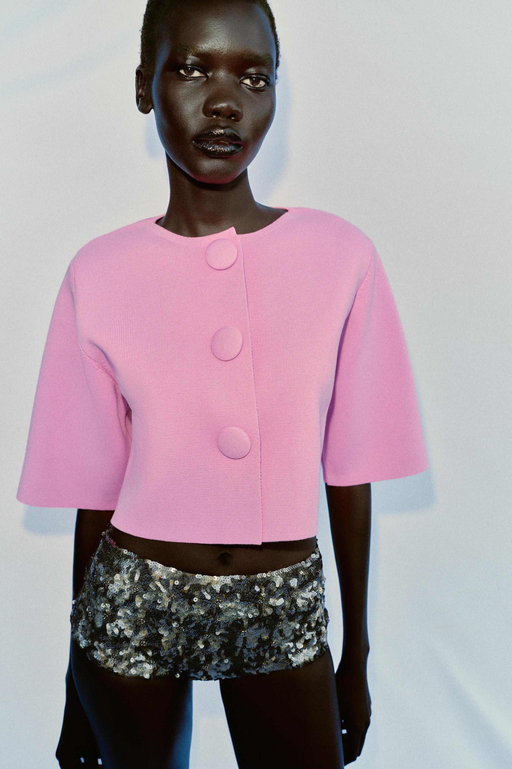 GILET EN MAILLE AVEC BOUTON RECOUVERT